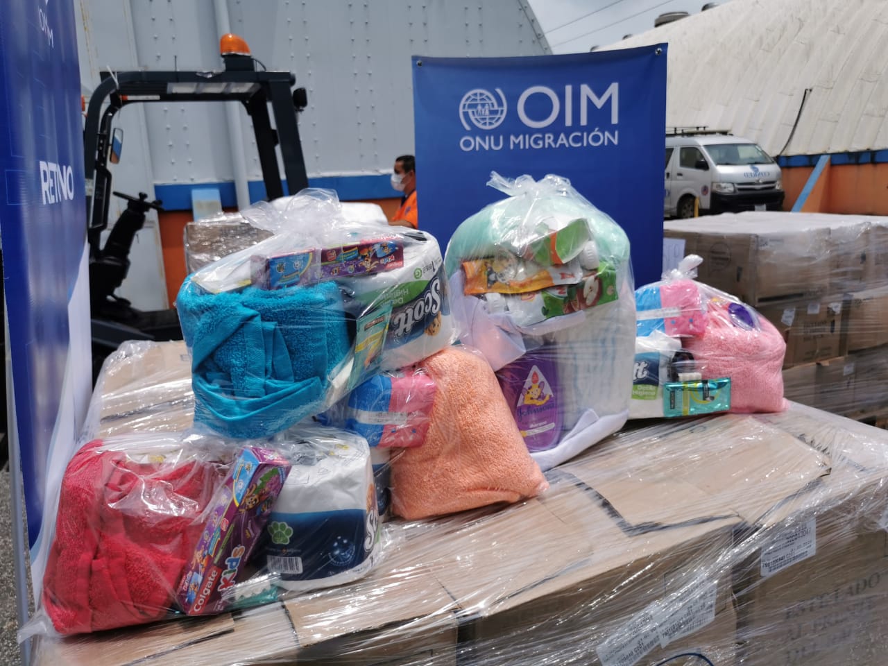 La donación asciende a Q159 mil 157 e incluye productos de higiene, alimentos y equipo de protección.