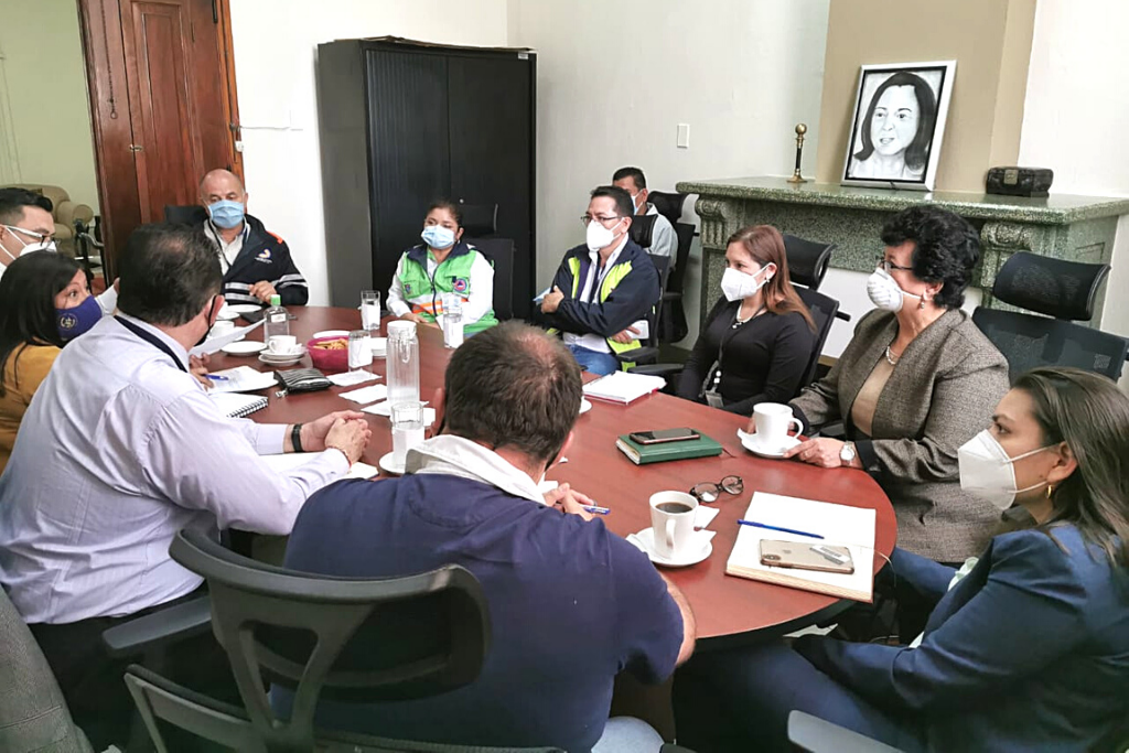 Secretaria y Subsecretaria de SOSEP se reunieron con autoridades de la Municipalidad, Gobernación y SE-Conred para buscar espacios para albergues.